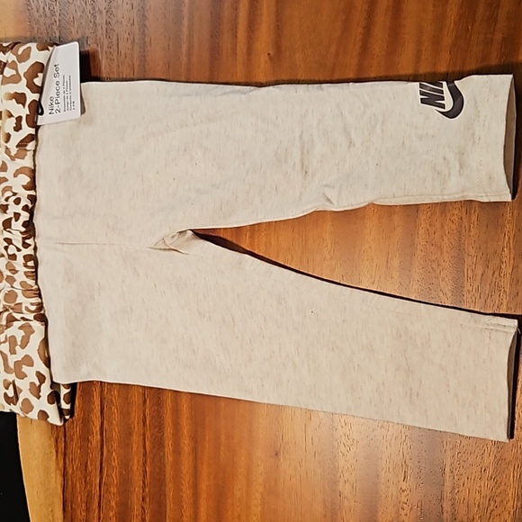 NIKE INFANT GIRLS' 2PC SET: SIZE 12M - 18M - Picture 3 of 10